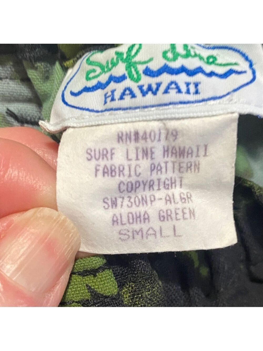 Women's Green and Black Hawaiian Patterned Capris - Picture 3 of 12